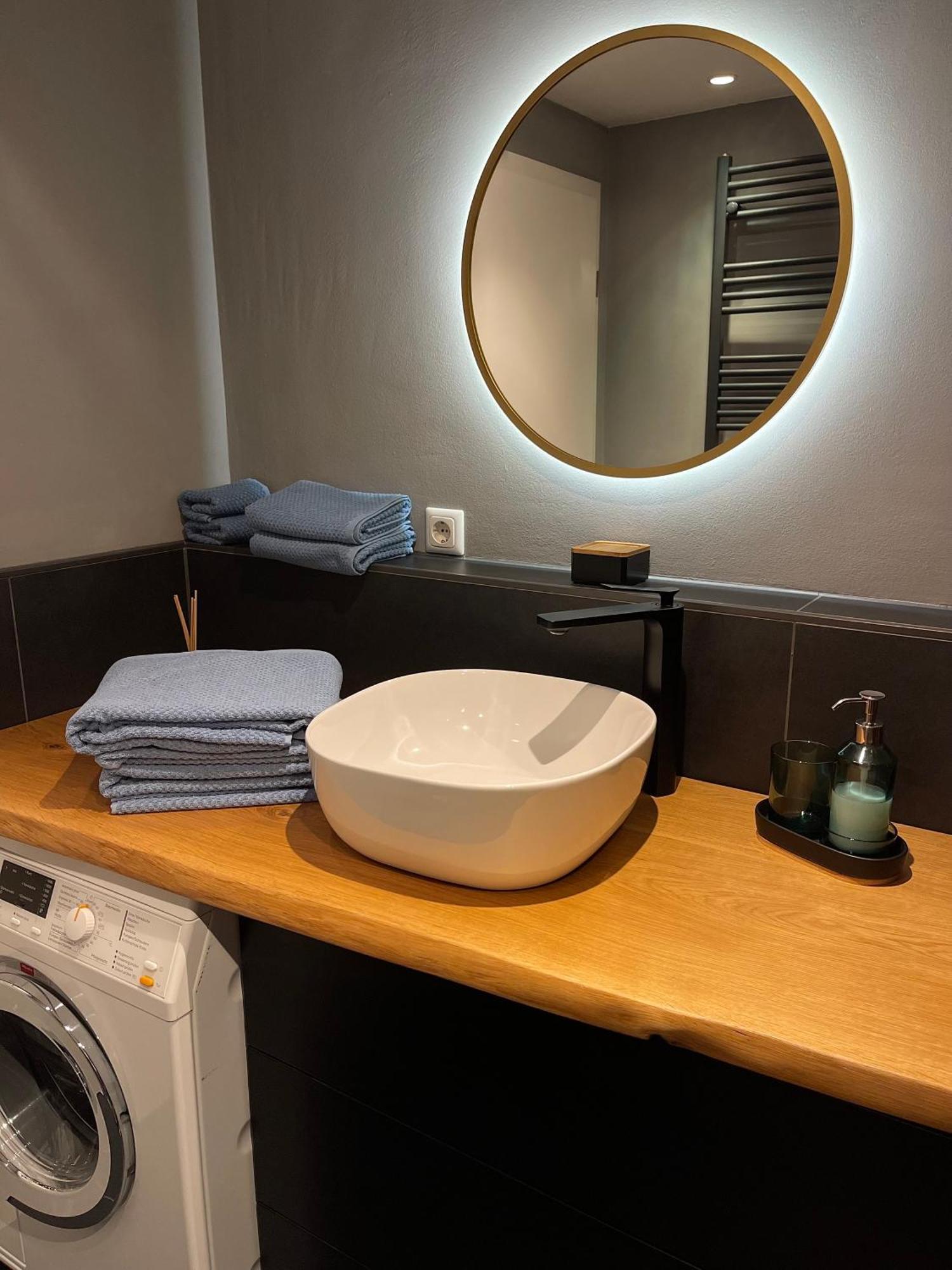 Modernes Designer Apartment Mit Balkon 5 Min Zum Oktoberfest & City *